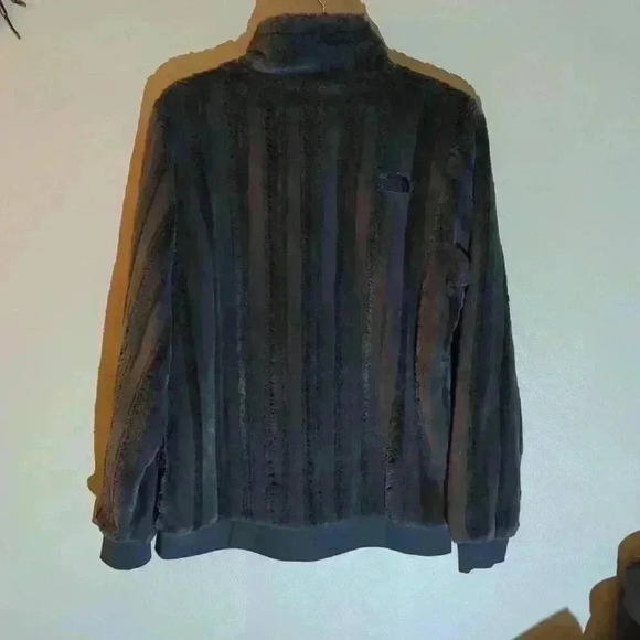 The North Face faux fur jacket, black, size medium - Picture 8 of 9